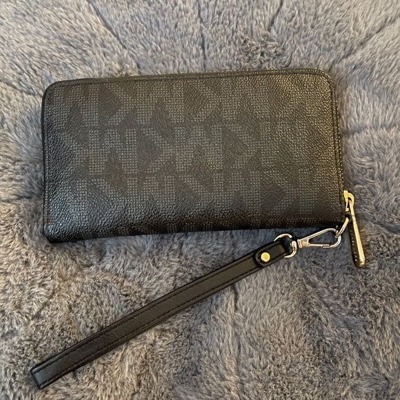 Michael Kors Black/gold monogram Logo Wallet - Picture 2 of 4